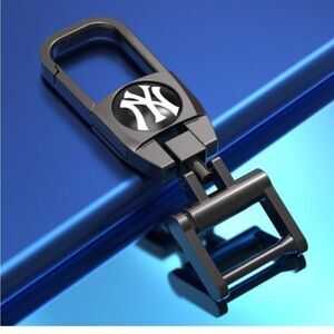 MLB New York Yankees Key Fob Keychain in Metal NWT